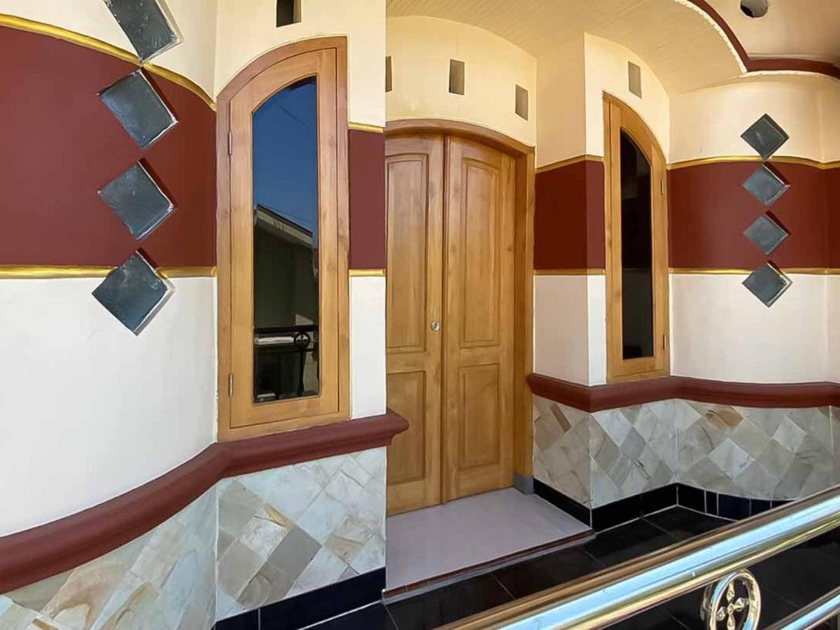 Palace Syariah Homestay Redpartner Banyuwangi  Exterior foto