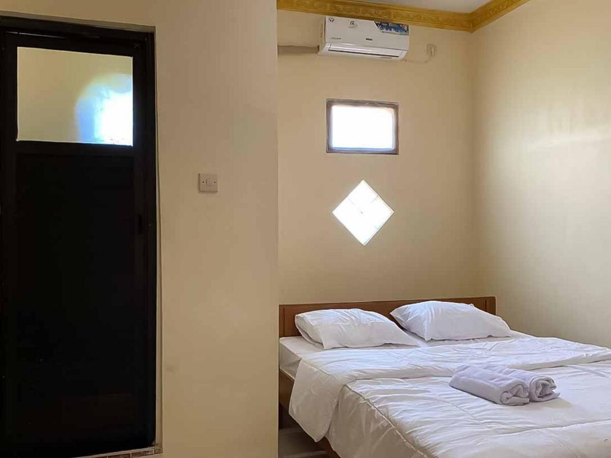 Palace Syariah Homestay Redpartner Banyuwangi  Exterior foto